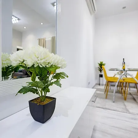 Апартаменты Stylish 1br Steps To The Promenade *