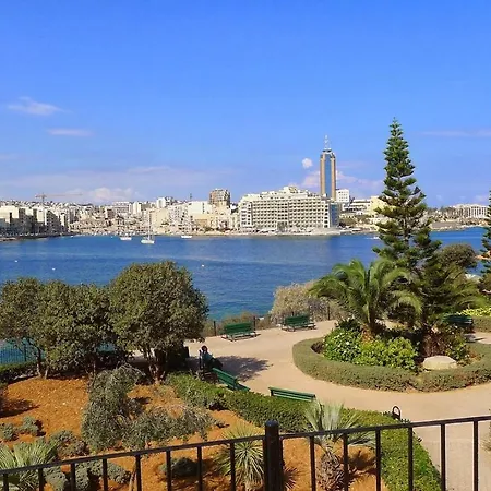 Stylish 1br Steps To The Promenade