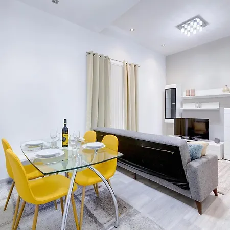 Stylish 1br Steps To The Promenade Слима