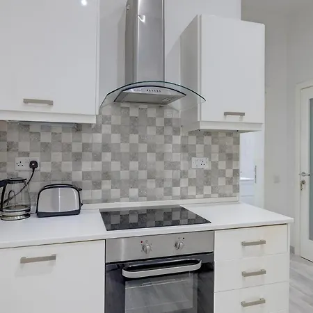 Апартаменты Stylish 1br Steps To The Promenade Слима